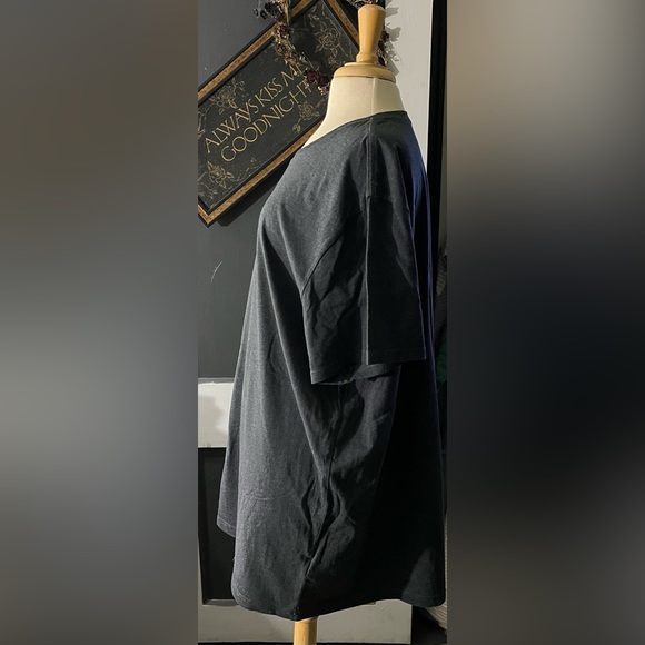 Old navy gray t-shirt (tub#1/bag#1) - Picture 4 of 5